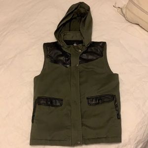 BDG Vest : forest green & vegan leather